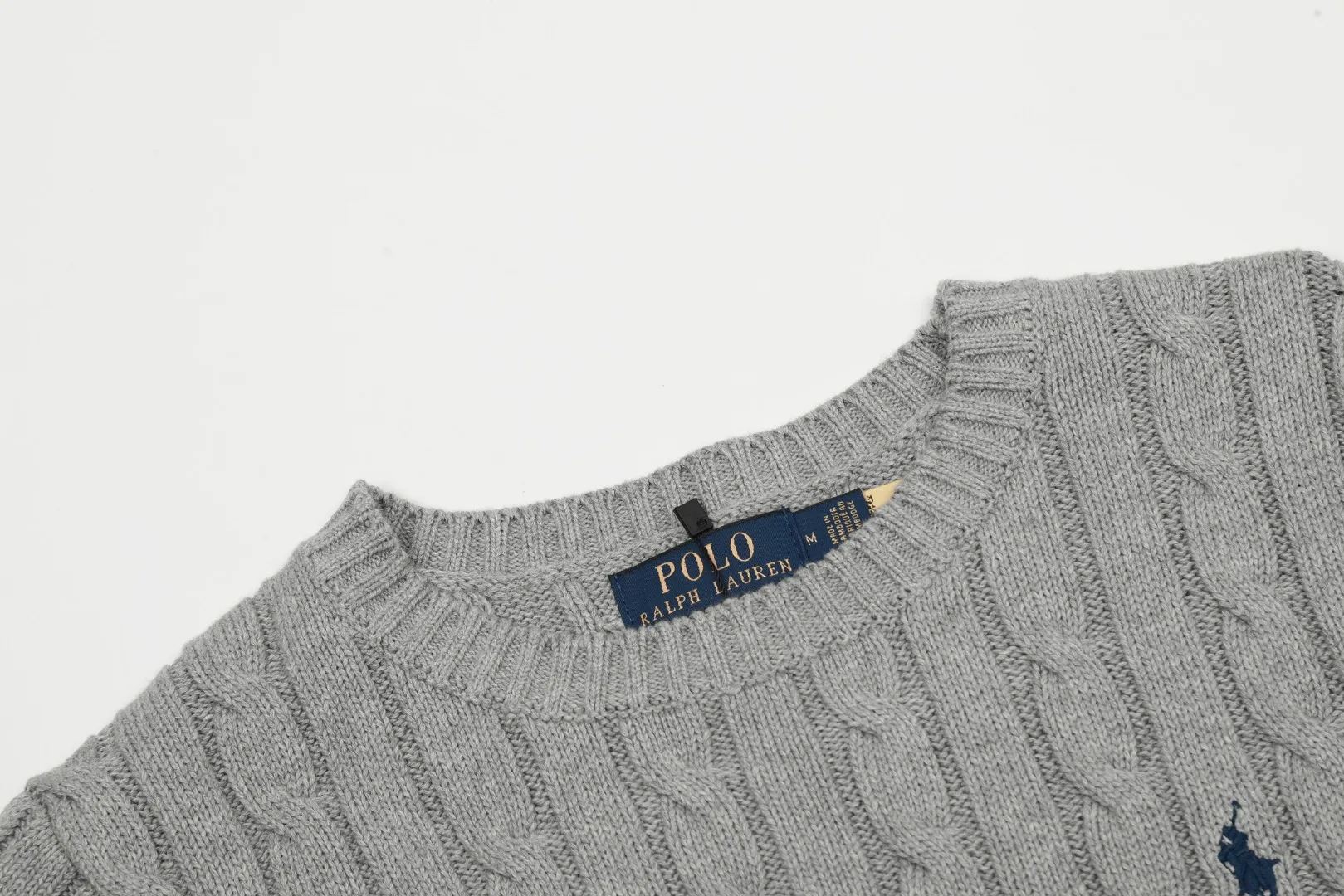 🅿️160 "Top quality" Style number: DS002# (not off the shelves all year round) [Ralph Lauren round neck solid color pony embroidered logo knitted short sleeves] ✅Ralph Lauren classic basic versatile knitted short sleeves for all seasons ✅Main supplier platform live broadcast Wholesale entities Replenish when out of stock Not off the shelves ✅ZP quality 1:1 version Scan the code to enter the GF website Counter quality ✅Detailed quality is the only one in Guangzhou Imported quality cotton yarn, focusing on high-end, cost-effective, good quality needless to say ✅The version is restored to the original order, the maximum size can be worn up to 160 pounds, loose, comfortable and stress-free ✅The upper body is simple and easy to match, a must-have for goddess ootd, good-looking clothes are never picky, a must-have in the goddess’ wardrobe Size: S-XL Color: Black White Gray Light Blue Light Pink Colorful Blue Khaki Bright Yellow Fruit Green Milk Apricot Wood Green Taro Purple Chinese Red Anchor Red Navy Red Label Navy Blue White Label
